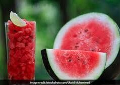 सेहत और डाइजेशन पर पड़ सकता है बुरा असर,क्या आप भी तरबूज के साथ खाते हैं ये चीजें….