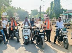 राजिम में सुबह से ही निर्माण कार्यो का मौका निरीक्षण के लिए बुलेट पर निकल गए विधायक रोहित