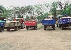 SDM ने अवैध खनिज उत्खनन और परिवहन में संलिप्त 13 ट्रेक्टर और 1 हाईवा पकड़ा