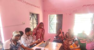 महतारी वंदना योजना में केवाईसी सर्वर बना परेशानी का कारण, घंटों इंतजार के बाद भी निराश लौटी महिलाएं