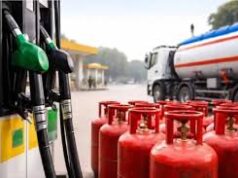 बिहार के आरा और बक्सर में पेट्रोल पंपों पर लंबी लाइन प्रशासन ने कहा- किल्लत नहीं….