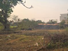 छाल तहसील के ग्राम पंचायत कुड़ेकेला बाजार पारा में मान नदी के किनारे फ्लैस की अवैध डंपिंग