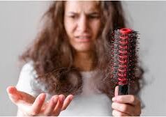 झड़ते और रुकते बालों से परेशान? अपनाएं ये 5 आसान घरेलू उपाय…