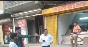 केवड़ाबाड़ी बस स्टैंड स्थित मटन मार्केट का आयुक्त ने किया औचक निरीक्षण, गंदगी व अतिक्रमण पर कार्रवाई के निर्देश