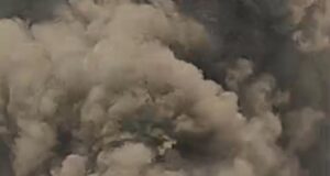 सकरी नेशनल हाईवे पर खड़े ट्रेलर में लगी भीषण आग, मचा हड़कंप