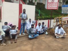 एनएमडीसी सीएमडी अमिताव मुखर्जी के किरंदुल-बचेली आगमन पर स्थानीय युवाओं का शांतिपूर्ण विरोध प्रदर्शन