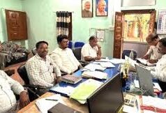 डीईओ ने की शिक्षा विभाग अंतर्गत संचालित विभिन्न योजनाओं, कार्यक्रमों एवं प्रशासनिक कार्यों की समीक्षा