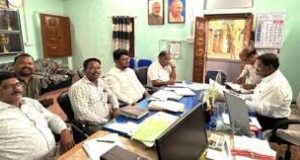 डीईओ ने की शिक्षा विभाग अंतर्गत संचालित विभिन्न योजनाओं, कार्यक्रमों एवं प्रशासनिक कार्यों की समीक्षा