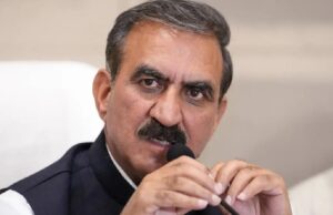 आर्थिक संकट का असर सत्ता पर, CM की आधी और मंत्रियों की 30% सैलरी रुकेगी