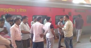 तकनीकी लापरवाही या बड़ी चूक? AC फेल होने पर बिलासपुर में यात्रियों का हंगामा