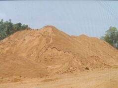 नगरी क्षेत्र मे रात होते ही हाईवा की लाईन बगैर रायल्टी के दौड रही वाहने अधिकारी सो रहे चैन की नींद अवैध तस्करो की बल्ले बल्ले