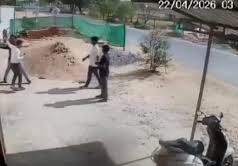 सरकारी कर्मचारी पर हमला: BJP नेता की मारपीट, CCTV फुटेज बना सबूत