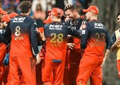 इस वजह से लेना पड़ा बड़ा फैसला,IPL 2026 छोड़कर अचानक घर लौटा RCB का ये स्टार खिलाड़ी….
