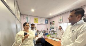 जिला अस्पताल पहुंचकर कलेक्टर ने लिया व्यवस्थाओं का जायजा
