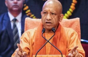 UP में सड़क पर नमाज को लेकर CM योगी की दो टूक: “प्यार से समझिए, नहीं तो कार्रवाई तय”