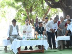 ग्राम कुशहा की चौपाल में मुख्यमंत्री विष्णु देव साय ने सुनी ग्रामीणों की समस्याएं,तेंदू, सतालू, चार और लीची का लिया स्वाद, पेयजल समस्याओं के त्वरित समाधान के दिए निर्देश