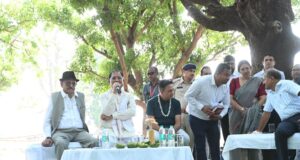 ग्राम कुशहा की चौपाल में मुख्यमंत्री विष्णु देव साय ने सुनी ग्रामीणों की समस्याएं,तेंदू, सतालू, चार और लीची का लिया स्वाद, पेयजल समस्याओं के त्वरित समाधान के दिए निर्देश