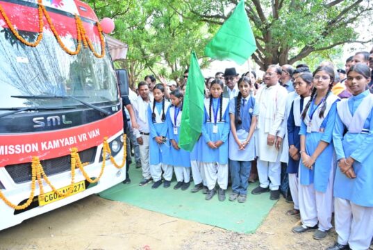 मुख्यमंत्री विष्णु देव साय ने ‘कामयाबी वैन’ को दिखाई हरी झंडी, दूरस्थ विद्यार्थियों तक पहुंचेगी डिजिटल शिक्षा