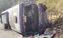 हिमाचल प्रदेश के कांगड़ा जिले में बड़ा दर्दनाक हादसा,40 सवारियों से भरी बस पलटी, मची अफरा-तफरी…