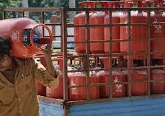 सरकार ने बताया दो दिन में 87 लाख सिलेंडर डिलीवर,देश में LPG की कोई कमी नहीं…
