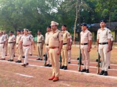 रायगढ़ पुलिस लाइन में जनरल परेड के दौरान बलवा ड्रिल का कराया गया अभ्यास