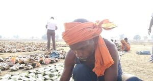 तेंदूपत्ता की बढ़ी दर से बदली जिंदगी : बहेराटोला के अमोल सिंह बोले-सरकार ने वनवासियों को दिया सम्मान और संबल
