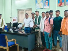 दूरकाडोंगा पारा में पेयजल संकट को लेकर युवा कांग्रेस के पूर्व जिला उपाध्यक्ष हेमंत कश्यप ने सौंपा ज्ञापन