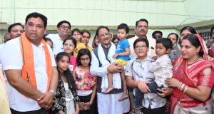 ग्राम कुसमूरा में दिखी मुख्यमंत्री विष्णुदेव की सादगी और आत्मीयता, पुराने सहयोगी के घर पहुंचे