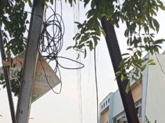 नाली निर्माण में पाइप लाइन क्षतिग्रस्त सैकड़ो लोगों को नसीब नहीं हुआ पानी