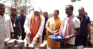 जशपुर के चंदागढ़ पहुंचे CM विष्णुदेव साय, निर्माणाधीन घर में खुद जोड़ी ईंटें