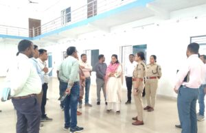 कलेक्टर ने चिरमिरी एवं खड़गवां क्षेत्र का किया व्यापक दौरा, विकास कार्यों, जल संरक्षण और जनसुविधाओं की व्यवस्थाओं का लिया जायजा