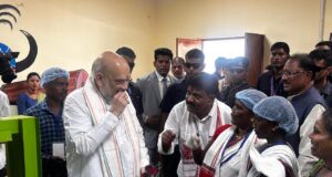 केंद्रीय गृहमंत्री अमित शाह ने चखा बस्तर की इमली का स्वाद बोले यहां की इमली का स्वाद खट्टा नहीं बल्कि मीठा