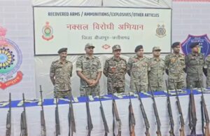 सुरक्षा बलों की बड़ी कार्रवाई : नक्सलियों के डंप से 65.52 लाख कैश समेत भारी मात्रा में हथियार बरामद