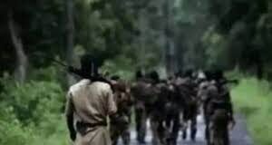 नक्सल संगठन को बड़ा झटका: 5 लाख की ईनामी महिला माओवादी लक्ष्मी ने किया सरेंडर