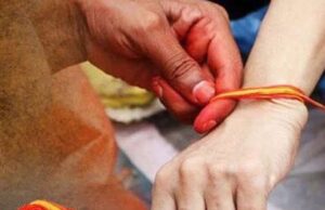 कलाई पर क्यों बांधा जाता है मौली? जानें कलावा धारण करने का धार्मिक महत्व…..