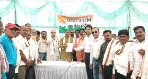 किसानों को खाद-बीज और डीजल उपलब्ध कराने की मांग,राज्यपाल के नाम सौंपा ज्ञापन