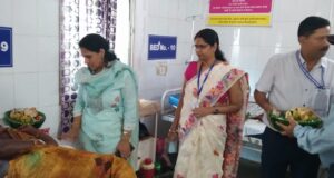 संकट की घड़ी में बना प्रशासन सहाराः मृतक परिवार को 24 घंटे में 4.25 लाख की सहायता ’ कलेक्टर ने घायलों से की मुलाकात, घायलों के बेहतर उपचार के दिए निर्देश’