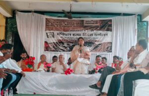 ग्राम पंचायत कुरूद में संविधान हत्या दिवस पर सम्मेलन एवं मीसा बंदियों का सम्मान समारोह आयोजित