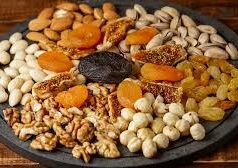 ड्राई फ्रूट्स सेहत के लिए फायदेमंद, लेकिन गर्मी में इनका सेवन करते समय बरतें सावधानी