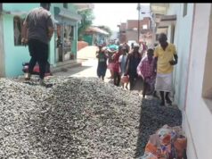 सड़क पर बिखरी निर्माण सामग्री से थमी शवयात्रा, जिम्मेदारों की लापरवाही पर उठे सवाल