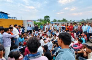 पीकाडली शराब कंपनी पर मजदूरों ने लगाया भेदभाव और उपेक्षा का आरोप