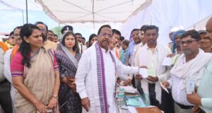 मोरगा में उमड़ा जनसैलाब, प्रभारी मंत्री रामविचार नेताम ने सुनीं समस्याएं, मौके पर मिला समाधान