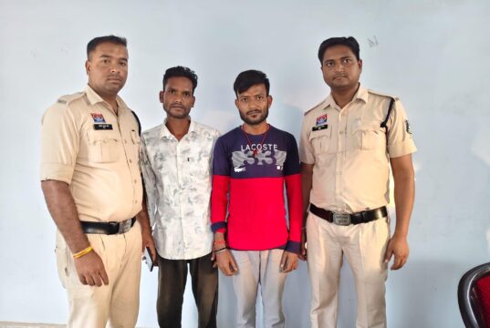शराब पीने के लिए पैसे मांगकर मारपीट और वसूली करने वाले दो आरोपी गिरफ्तार