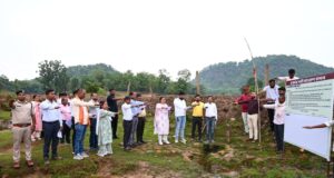 हसदेव उद्गम स्थल का होगा कायाकल्प:कलेक्टर ने ग्रामीणों से लिया सुझाव, हसदेव नदी संरक्षण के लिए ग्रामीणों को दिलाई गई शपथ