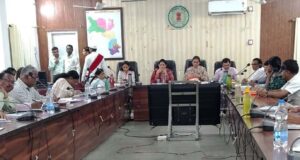कलेक्टर की अध्यक्षता में समय-सीमा की बैठक सम्पन्न सुशासन तिहार के आवेदनों के त्वरित निराकरण, मौसमी बीमारियों की रोकथाम, स्वास्थ्य व्यवस्थाओं की मजबूती और शुद्ध पेयजल आपूर्ति पर विशेष जोर