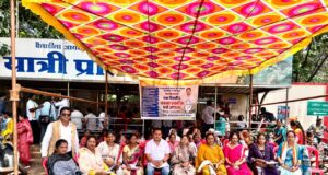 पूर्व विधायक देवती महेंद्र कर्मा के नेतृत्व में एनएमडीसी किरंदुल चेक पोस्ट पर धरना-घेराव
