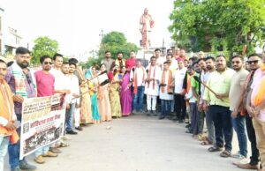 आपातकाल की बरसी की पूर्व संध्या पर भाजपा ने निकाली मशाल रैली
