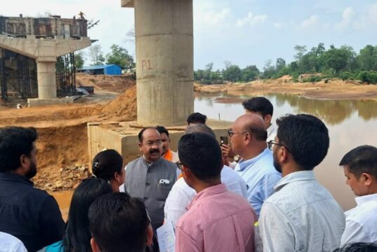 दंतेवाड़ा को भारी वाहनों के दबाव से मिलेगी मुक्ति, दिसम्बर तक पूरा होगा बायपास सड़क और पुल का काम