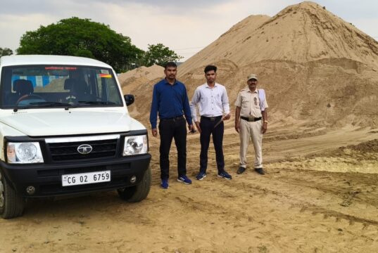 नागपुर रेलवे स्टेशन के पास रेत के अवैध भंडारण पर खनिज विभाग की बड़ी कार्रवाई,मिक्सिंग प्लांट पर छापा, संचालक को जारी किया गया कारण बताओ नोटिस