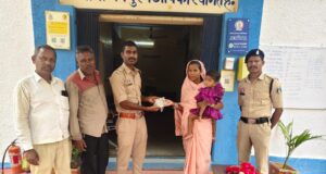 गरियाबंद पुलिस की तत्परता, महिला की गुम हुई चांदी की करधन महज 20 मिनट में खोजकर किया गया सुपुर्द